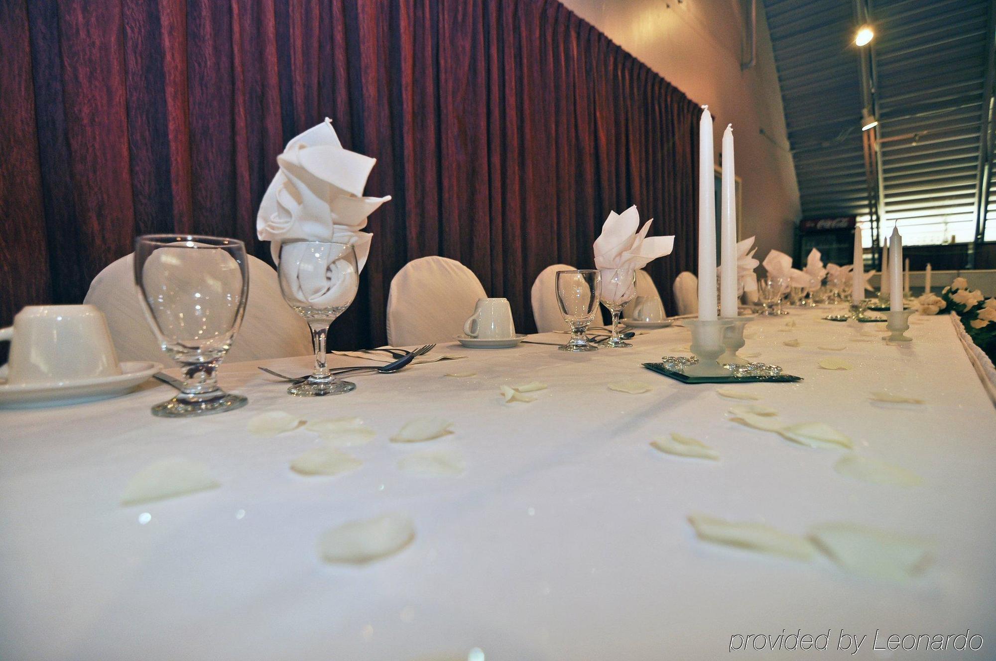 Days Inn By Wyndham Dalhousie Restoran gambar