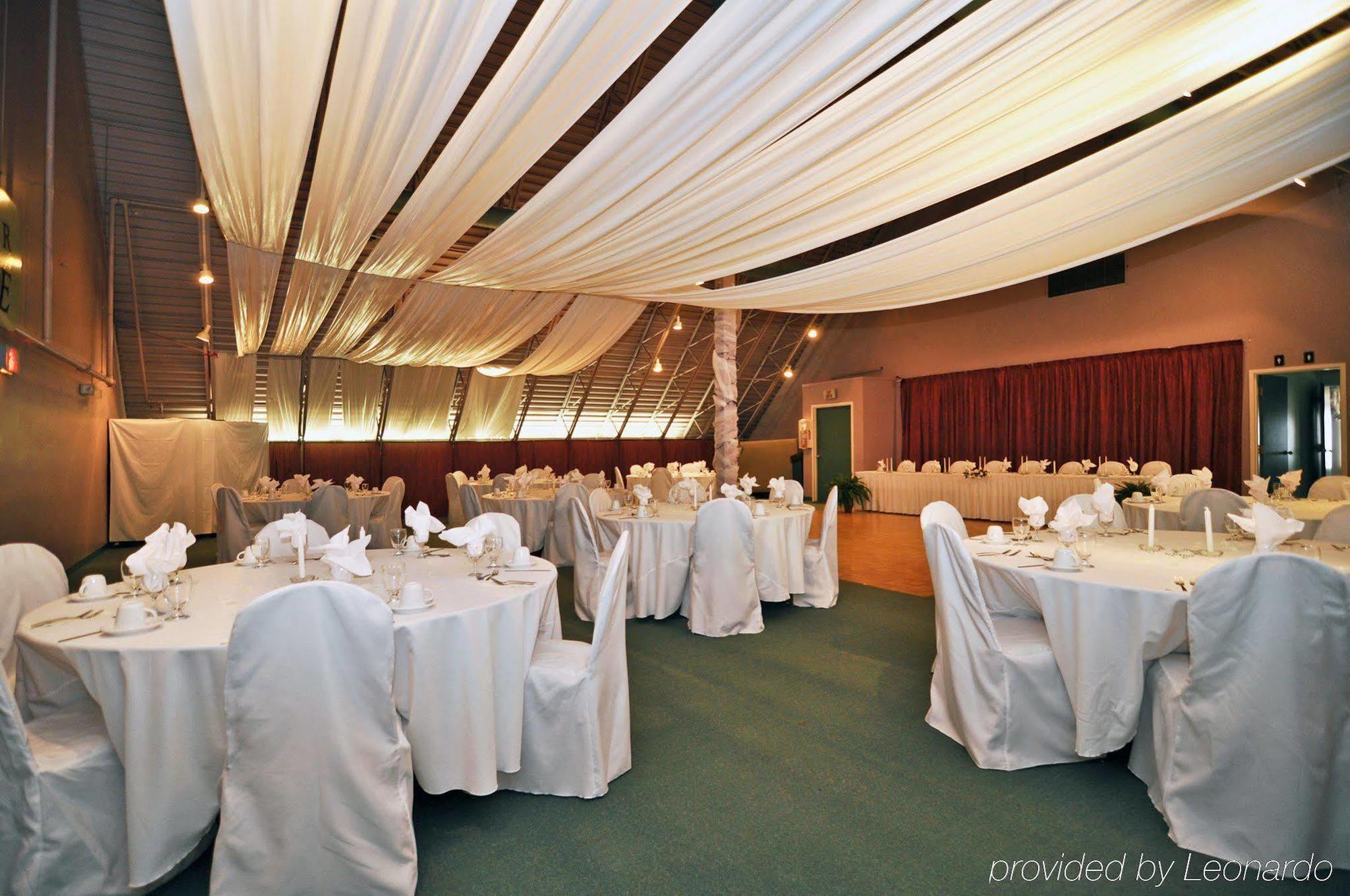 Days Inn By Wyndham Dalhousie Restoran gambar